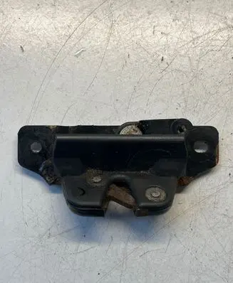 Peugeot 406 Tailgate lock latch 