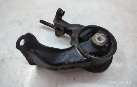Toyota Avensis T250 Engine mount bracket