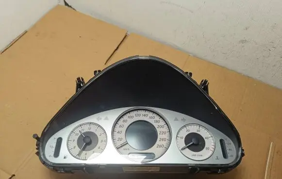 Mercedes-Benz E W211 Speedometer (instrument cluster) A2115402548 010104 110080292