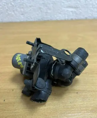 Mercedes-Benz E W210 Coolant heater control valve 0235451628 D8394