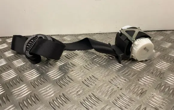 BMW 4 F36 Gran coupe Front seatbelt 7243308