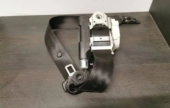 Audi Q7 4L Front seatbelt 33047678
