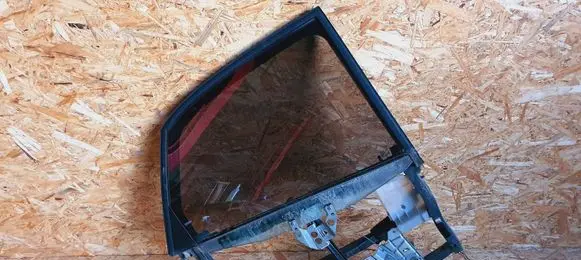 Rear door manual window regulator