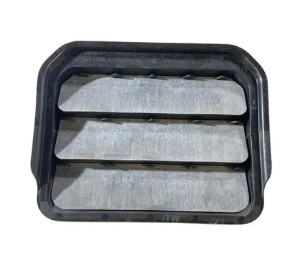 Quarter panel pressure vent