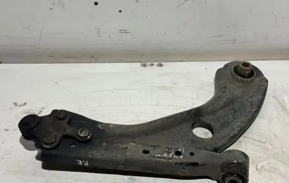 Peugeot 308 Front lower control arm/wishbone