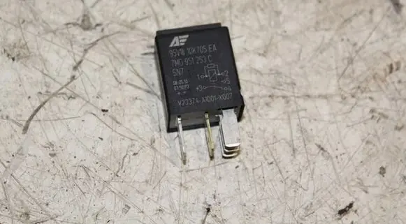 Audi A5 8T 8F Other relay 7M0951253C