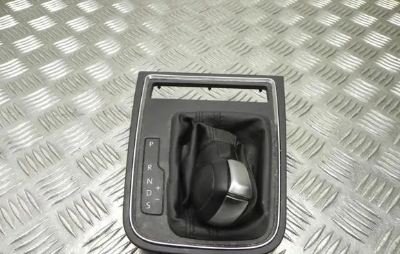 Volkswagen Jetta IV Gear shifter/selector 5C7713203E T4781
