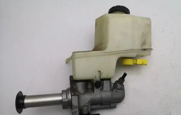 Master brake cylinder
