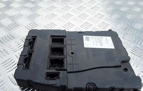 Renault Megane III Comfort/convenience module 8200780025