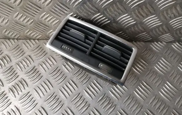 Audi Q7 4L Rear air vent grill 4L0819203