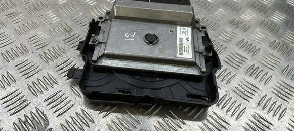 Opel Crossland X Engine control unit/module 9815037580