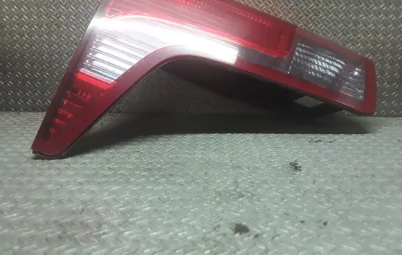 Citroen C5 Tailgate rear/tail lights 89032711X31G
