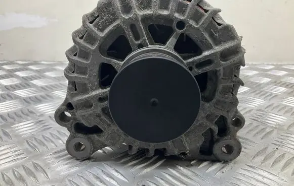 Volkswagen PASSAT B8 Generator/alternator 03L903023L