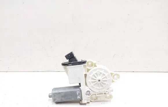 Toyota Corolla E120 E130 Front door window regulator motor 6982002130 0130822031 106088