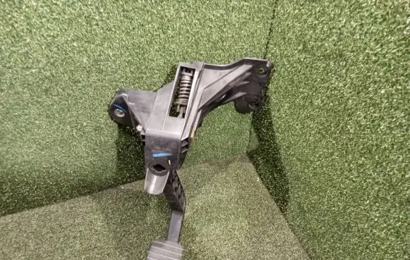 Renault Master III Clutch pedal 070112 070109