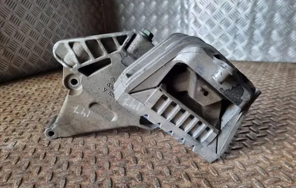 Volkswagen PASSAT B6 Engine mount bracket 1K0199262P 03G199207G