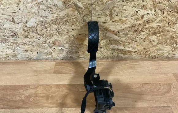 Audi A4 S4 B7 8E 8H Accelerator throttle pedal 8E1721523C 6PV00837505