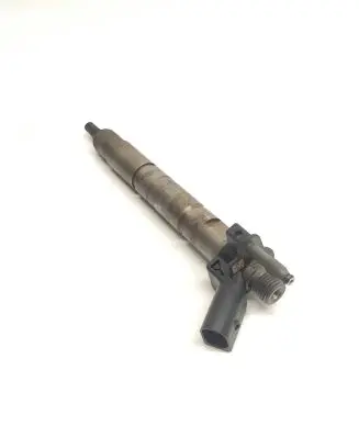 BMW 5 GT F07 Fuel injector 7797877