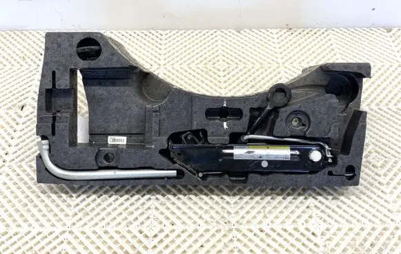 Volkswagen PASSAT B7 Other under body part 3C5012115D