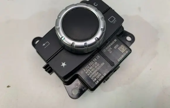 Multifunctional control switch/knob