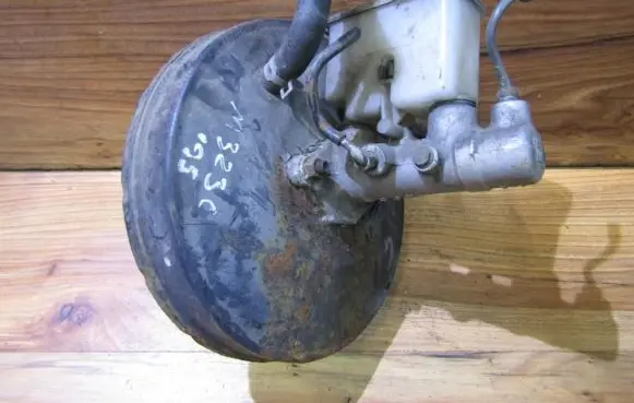 Mazda 323 Brake booster 83409908