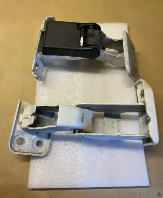 Rear door hinge set
