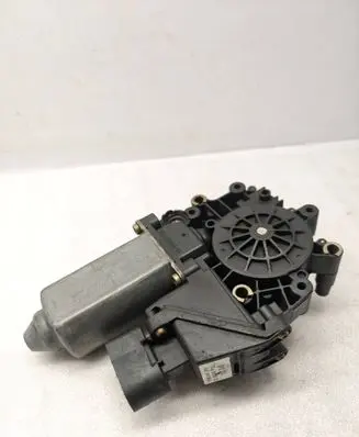 Audi 100 S4 C4 Front door window regulator motor 4A0959802