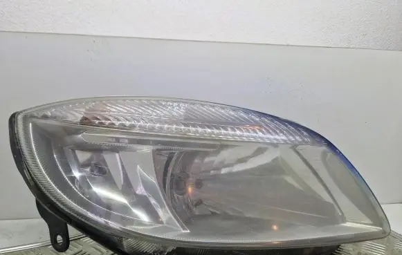 Skoda Fabia Mk2 (5J) Headlight/headlamp 41424144