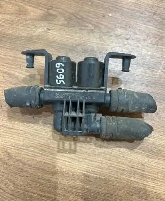 BMW 5 E60 E61 Coolant heater control valve 6931708 060321