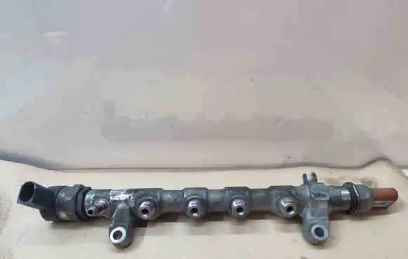 Volkswagen PASSAT CC Fuel main line pipe 03L089N