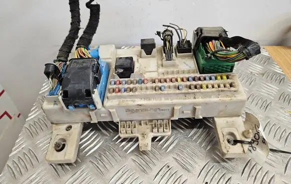 Volvo V50 Fuse box set 8690722 51909630