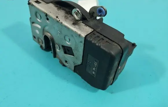 Opel Vivaro Front door lock 8200008260 IMPRK1420904