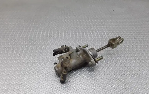 Mitsubishi Grandis Clutch master cylinder