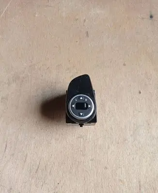 Hyundai i20 (GB IB) Wing mirror switch 299140228
