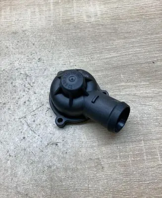 Volkswagen Golf V Thermostat housing 03C121121C