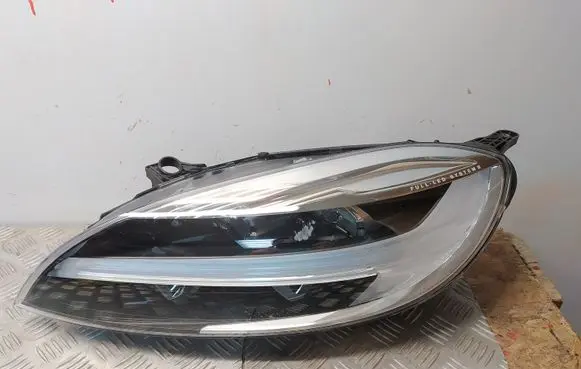 Volvo V40 Headlight/headlamp 31677022