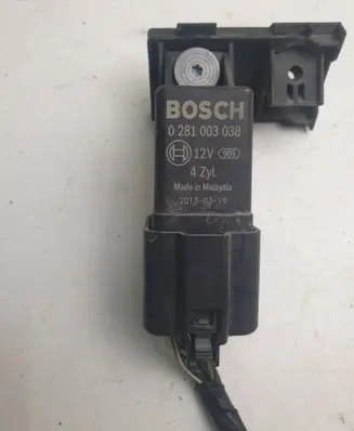 Skoda Superb B6 (3T) Glow plug pre-heat relay 038907281D