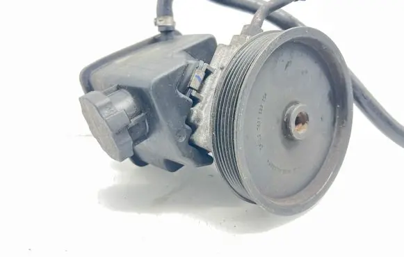 Mercedes-Benz E W211 Power steering pump A0044667001