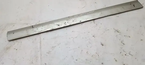 Mitsubishi Space Wagon Front door trim (molding) MB667219