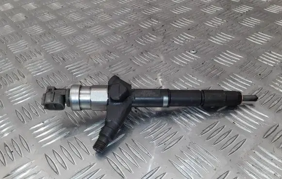 Nissan Primera Fuel injector 16600AU600