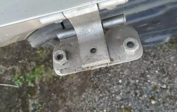 Jeep Grand Cherokee (WJ) Tailgate/trunk/boot hinge