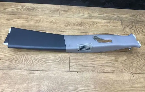 Volvo XC90 (B) pillar trim (top) 