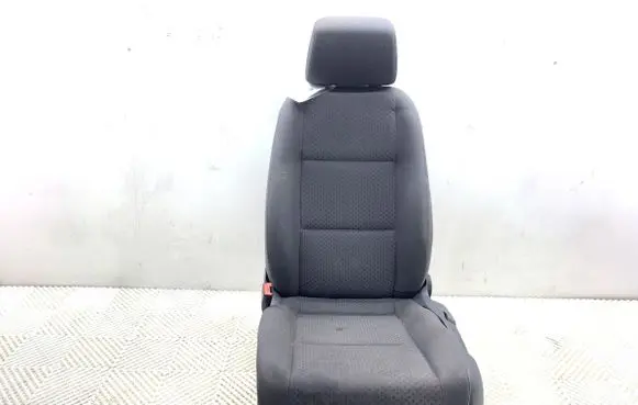 Volkswagen Touran I Front driver seat 