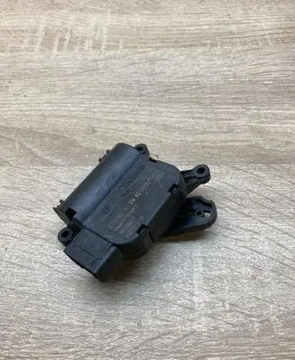 Volkswagen Touran I Air flap motor/actuator 1K0907511B 0132801341