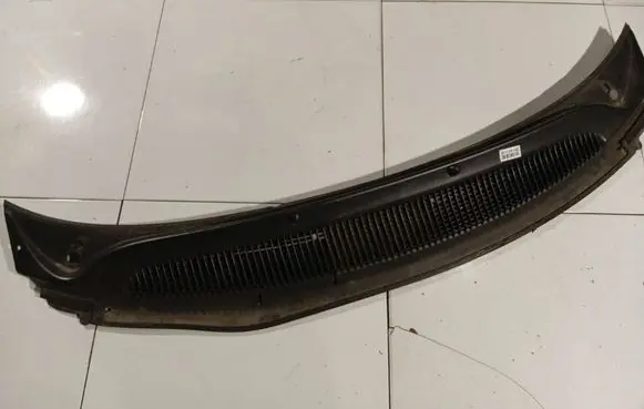 Chrysler Grand Voyager IV Wiper trim 04717553