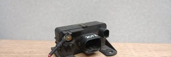 Mercedes-Benz E W211 Glow plug pre-heat relay 51799029
