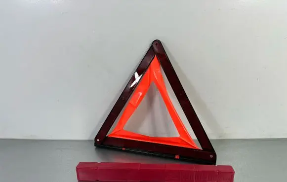 Volkswagen PASSAT B8 Emergency warning sign 8K0860251
