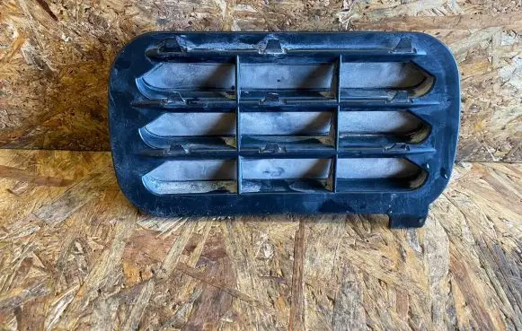 Mercedes-Benz E W124 Quarter panel pressure vent 1248370230