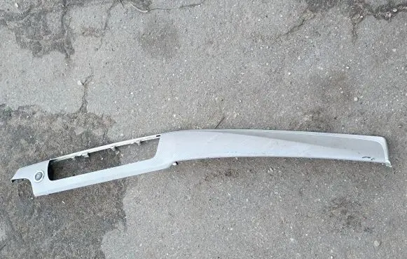 Dashboard glove box trim