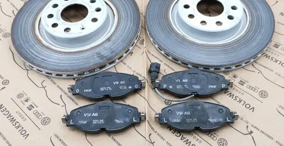Volkswagen Golf VII Brake discs and calipers set 5Q0615301F